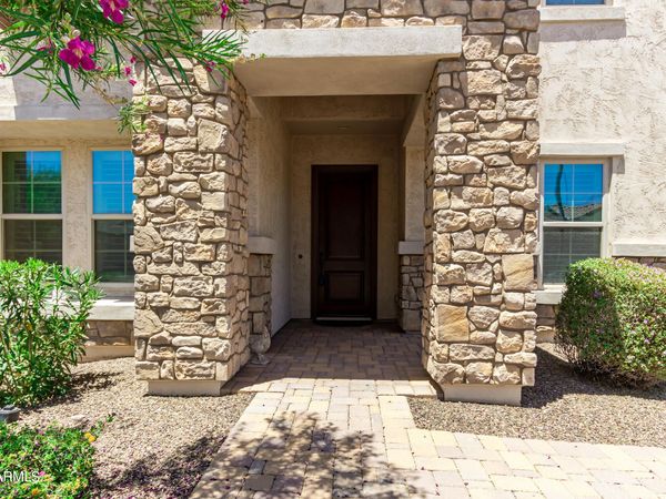 882 E Parkview Drive, Gilbert, AZ 85295
