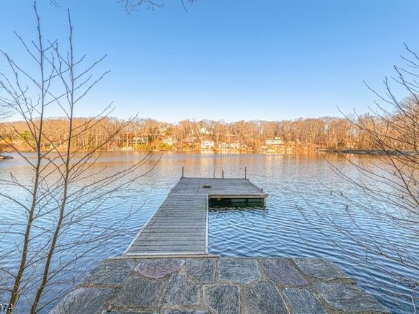 361 E Lakeshore Dr, Vernon, NJ 07422