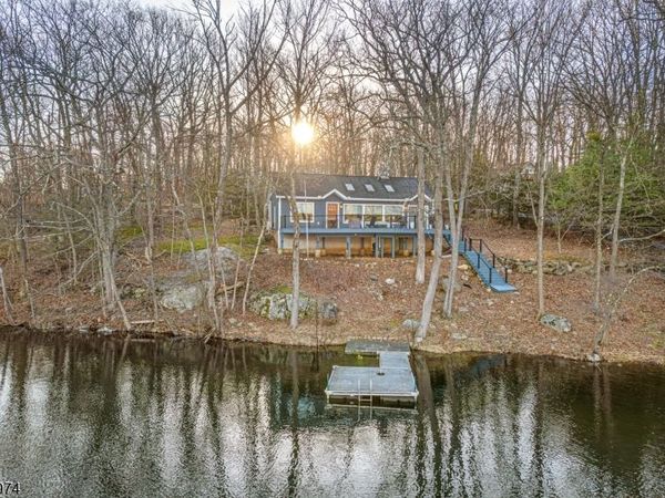 361 E Lakeshore Dr, Vernon, NJ 07422