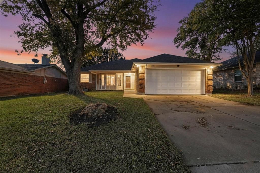932 Freestone Drive, Arlington, TX 76017 Main Photo
