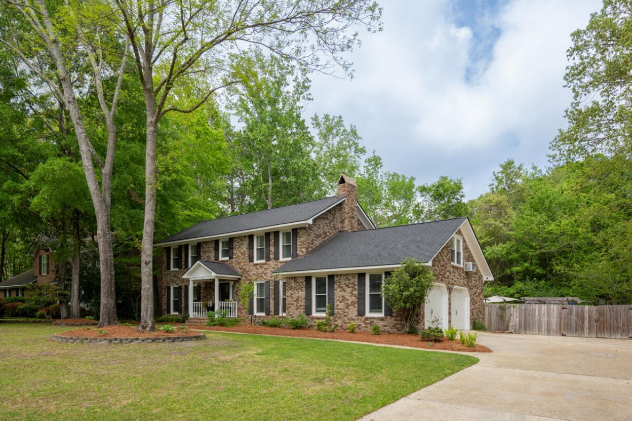 110 Buckingham Avenue Photo 4