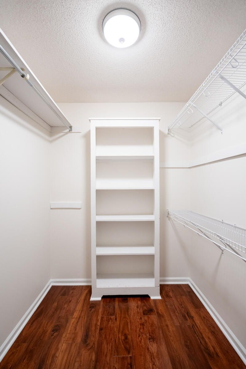 110 Buckingham Avenue Photo 44