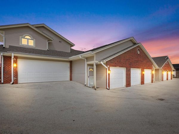 668 Westfield Way, Unit B, Pewaukee, WI 53072