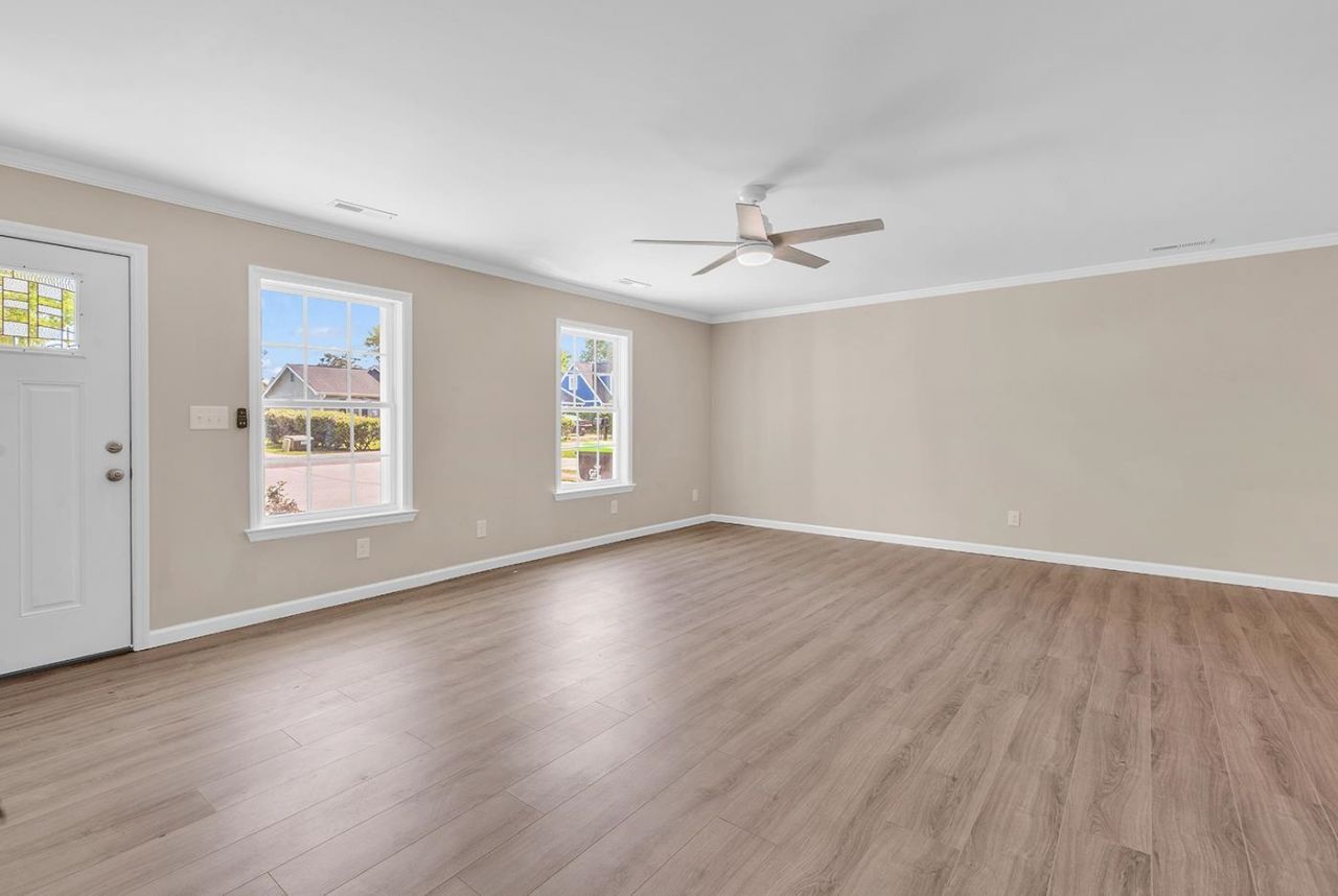 205 Stonebrook Dr. Photo 4