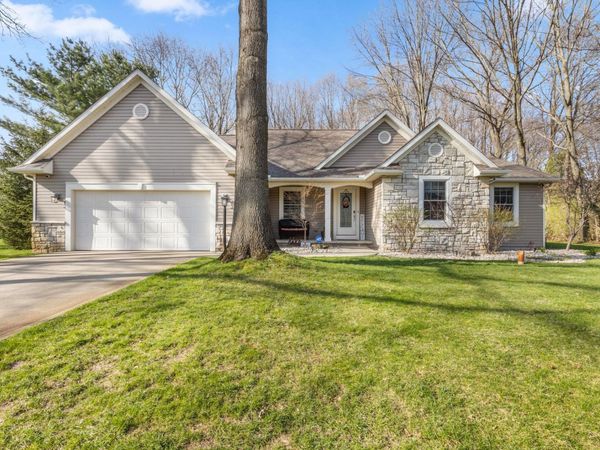 13745 Ranier Drive, Middlebury, IN 46540