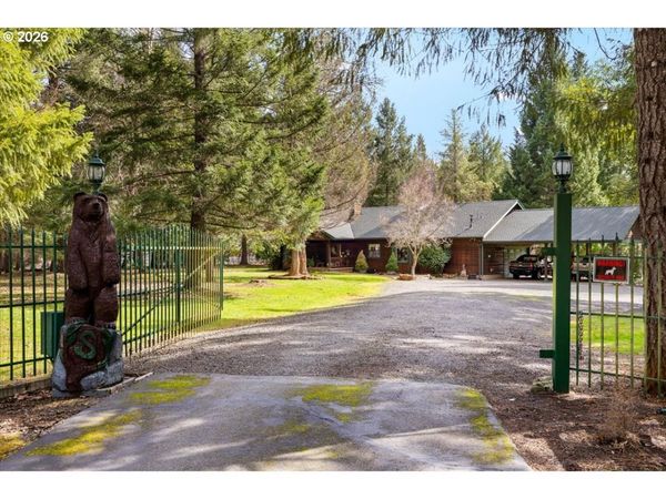 122 CARLOS AVE, Rogue River, OR 97537