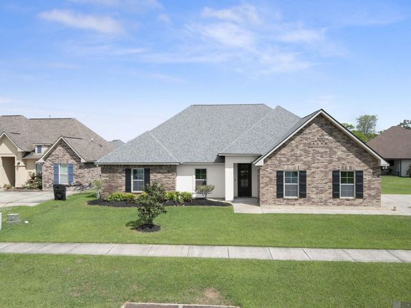39054 Old Tree Dr, Prairieville, LA 70769