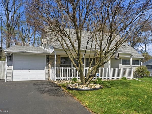 103 HEDGE ROAD , LEVITTOWN, PA 19056