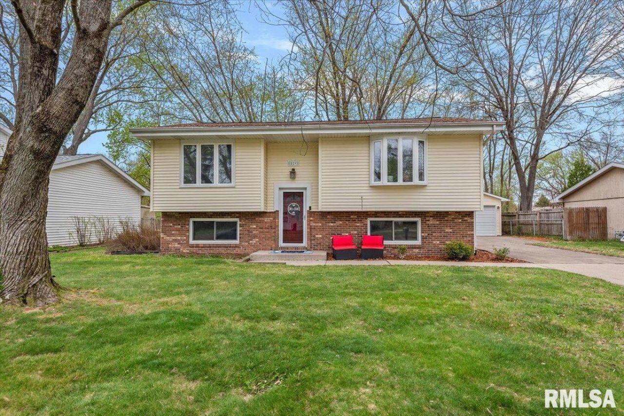 529 Woodland Drive, Chatham, IL 62629 Main Photo