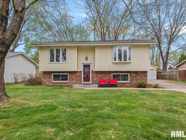 529 WOODLAND Drive, Chatham, IL 62629