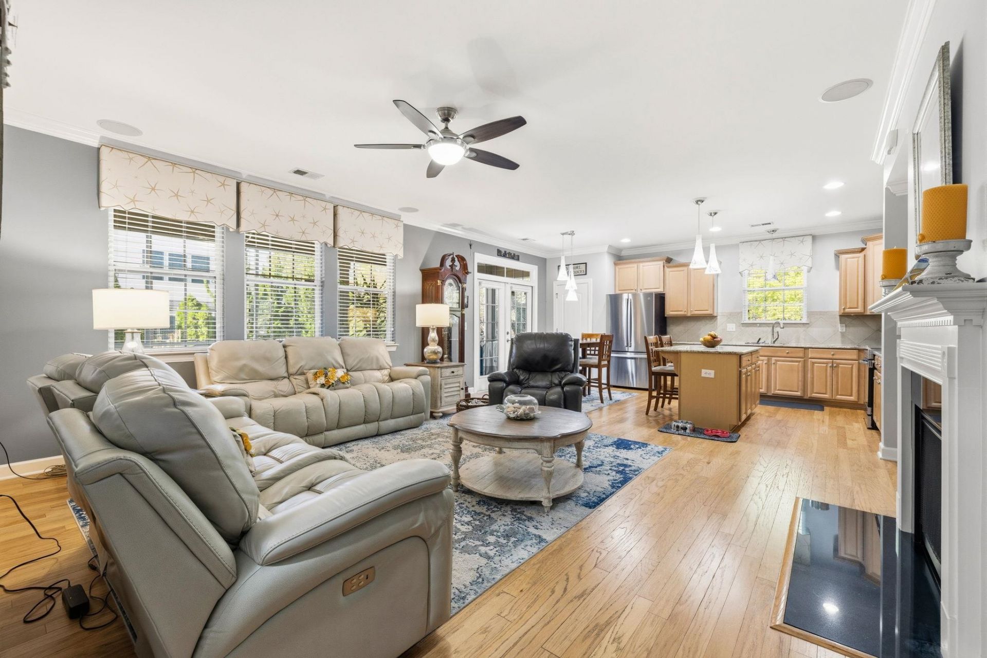 1696 Essex Way Photo 10