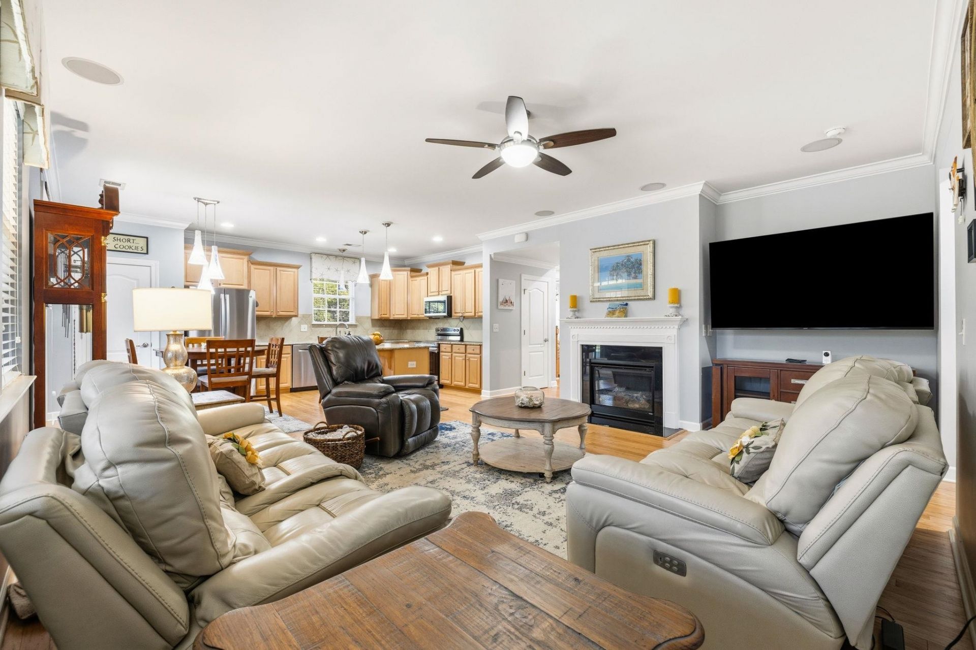 1696 Essex Way Photo 11