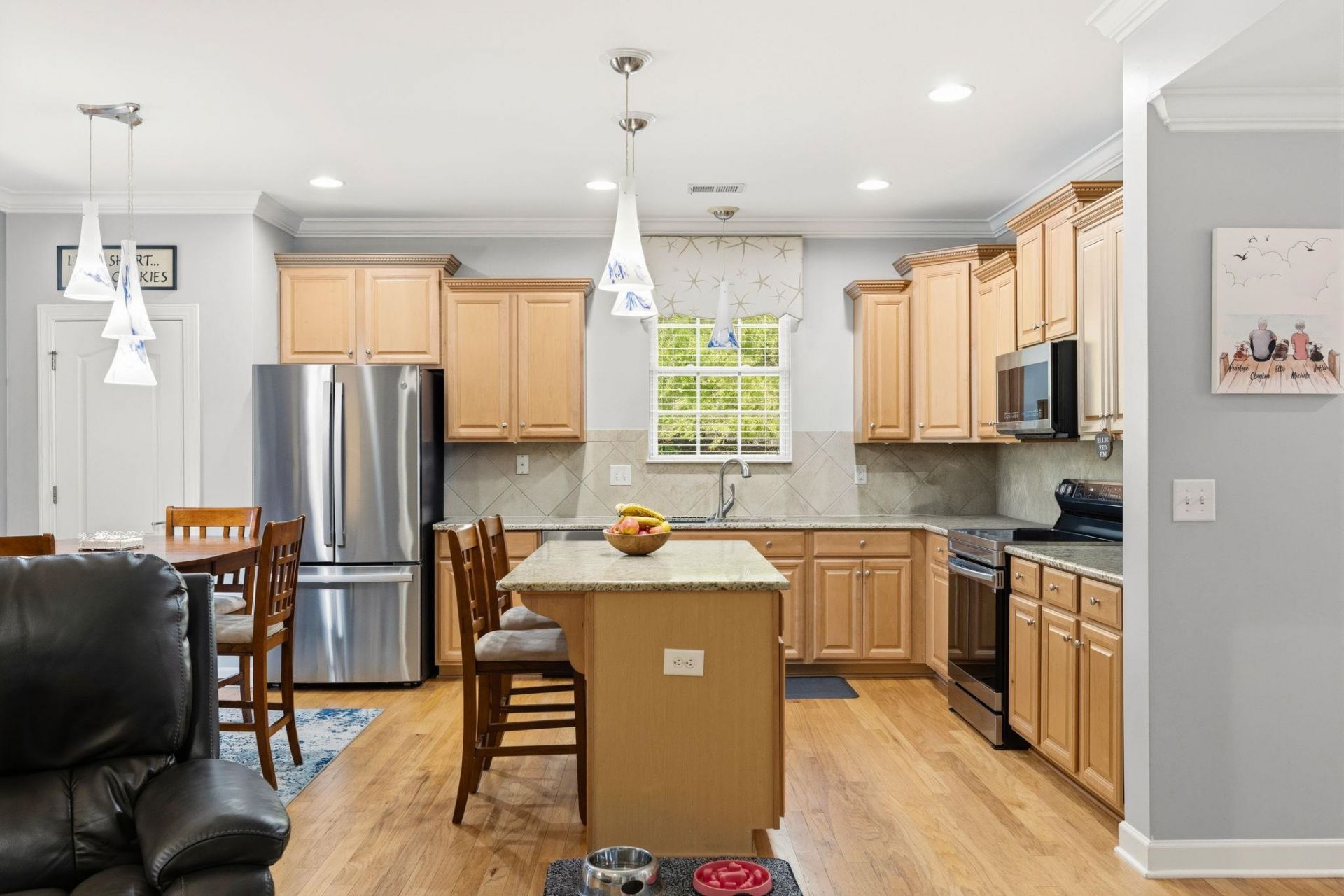 1696 Essex Way Photo 12