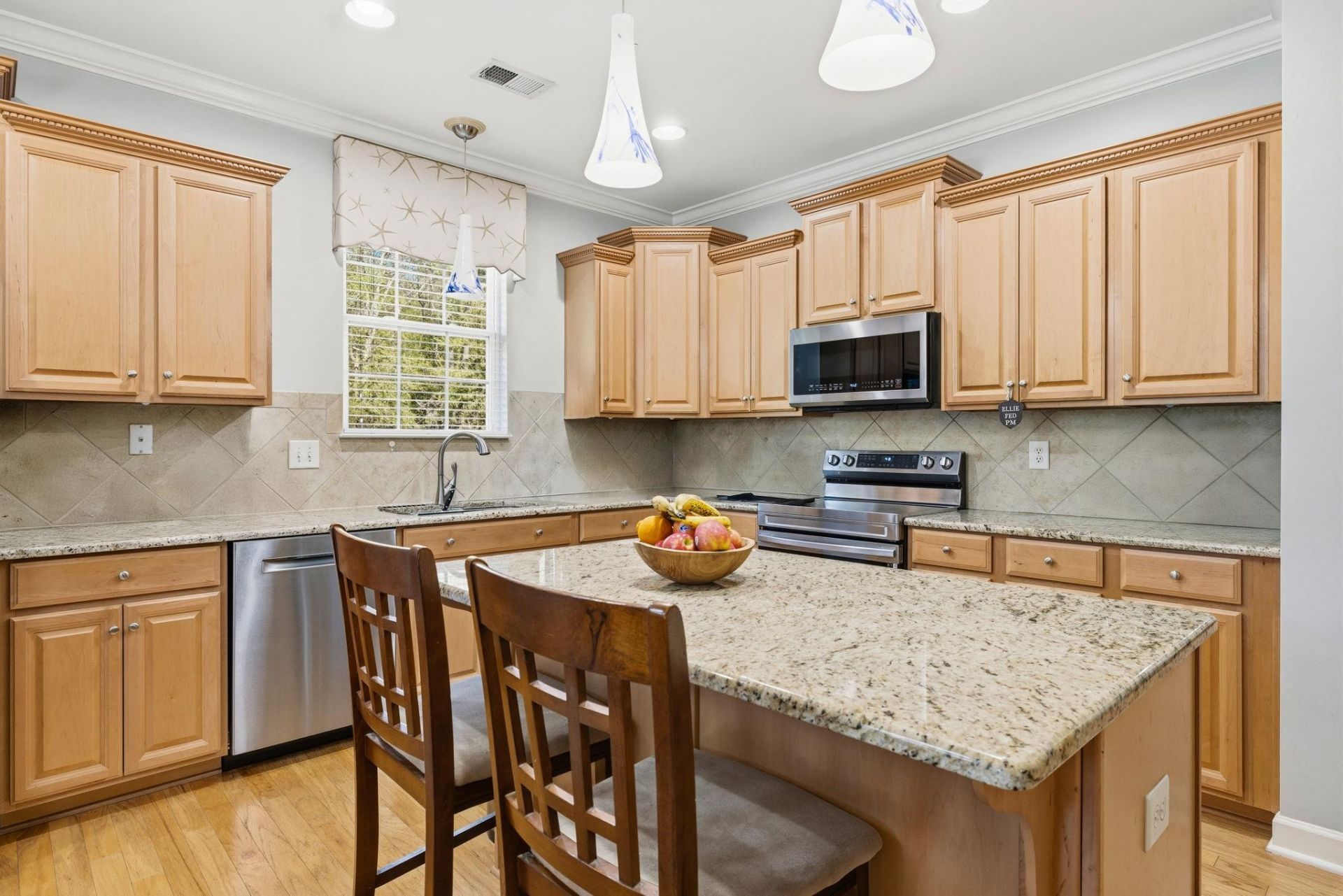 1696 Essex Way Photo 15