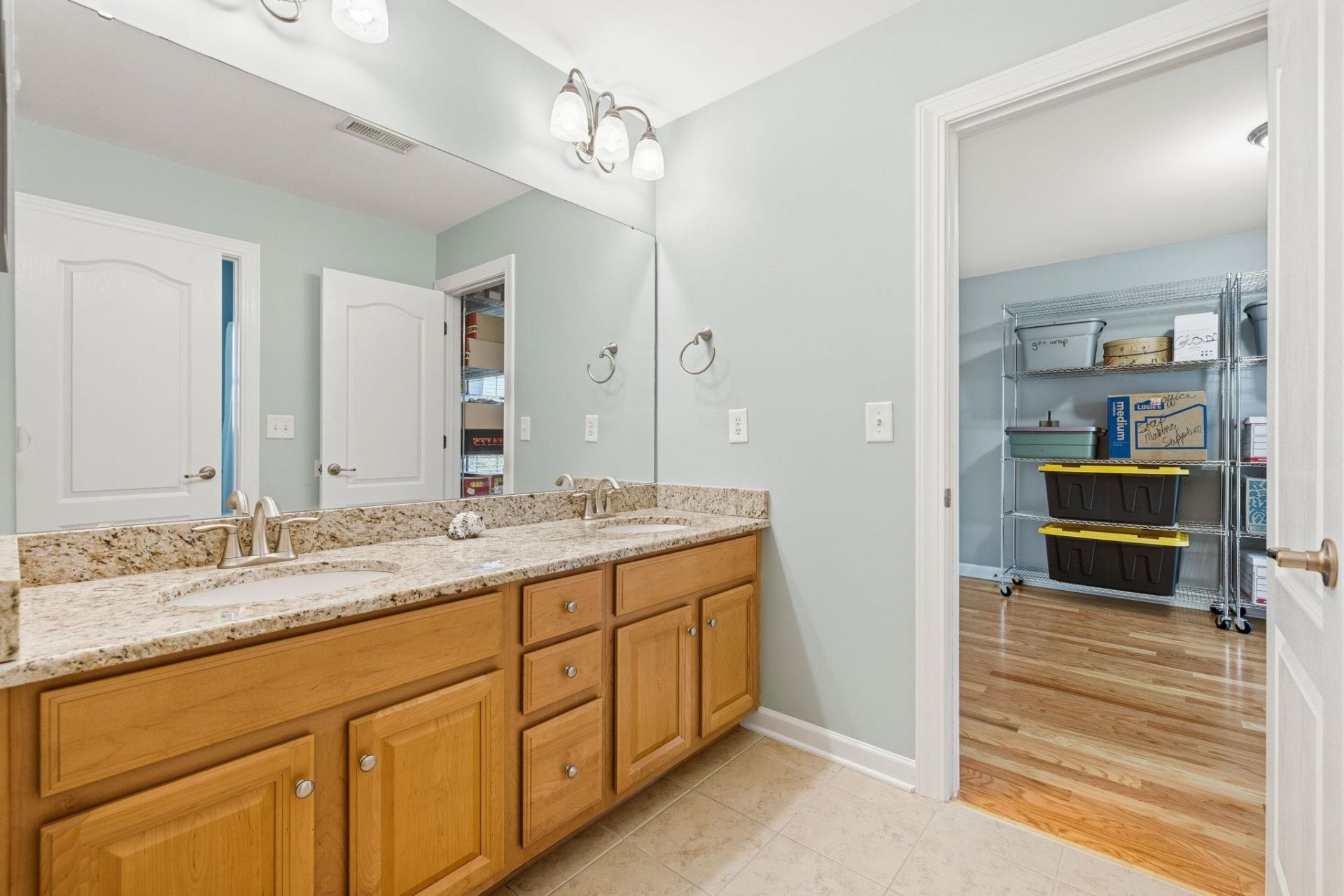 1696 Essex Way Photo 19