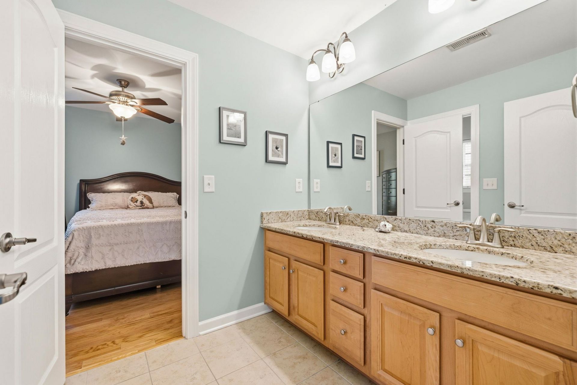 1696 Essex Way Photo 20