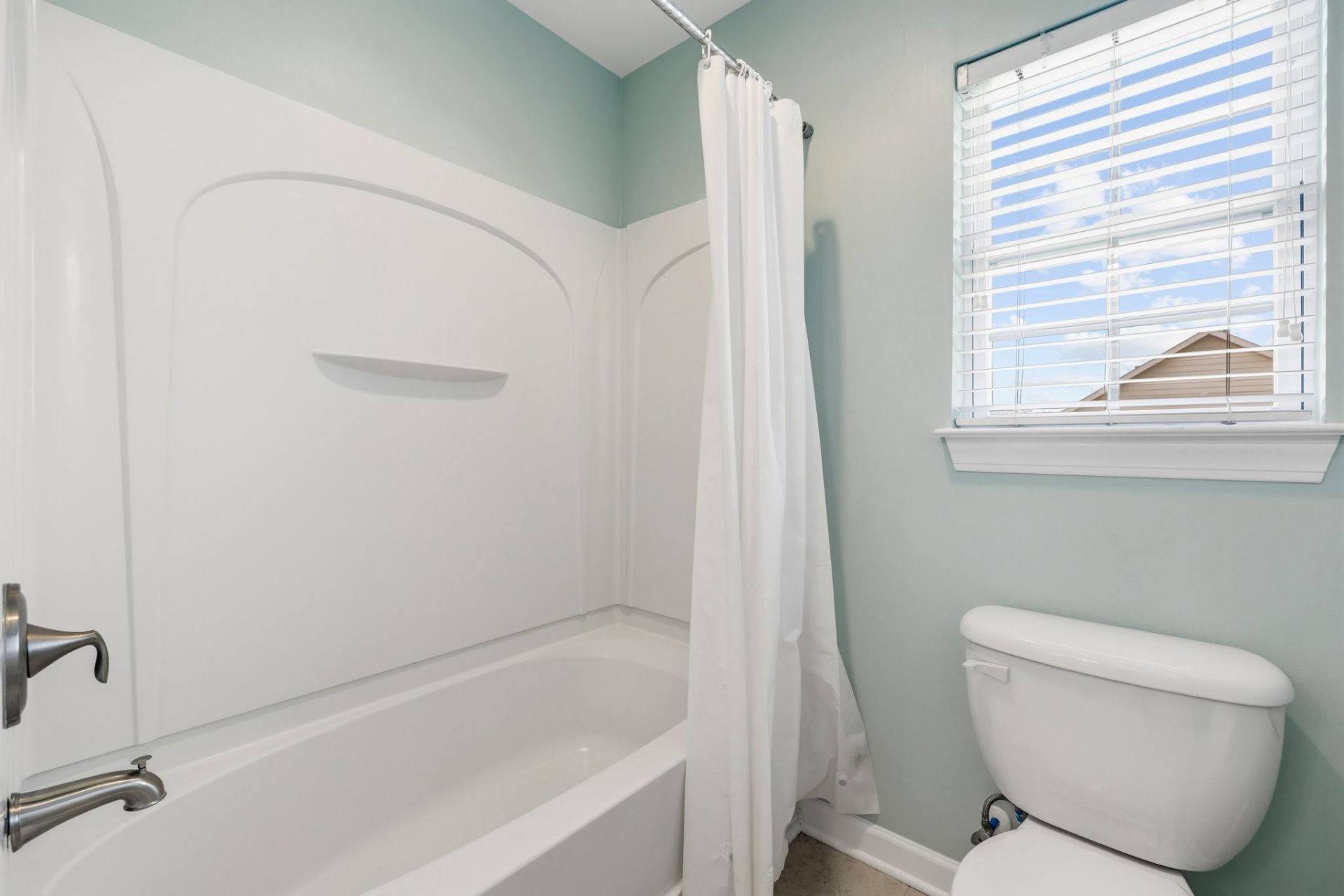 1696 Essex Way Photo 21