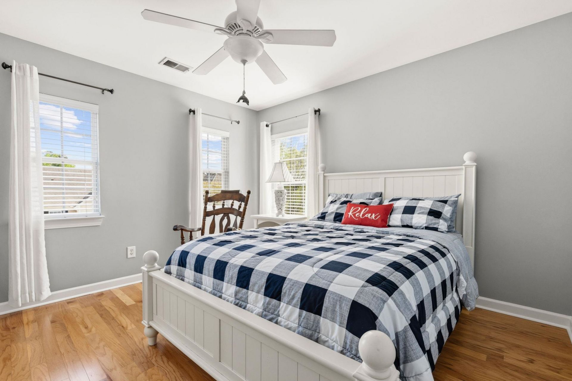 1696 Essex Way Photo 29