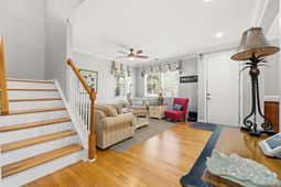 1696 Essex Way photo 4