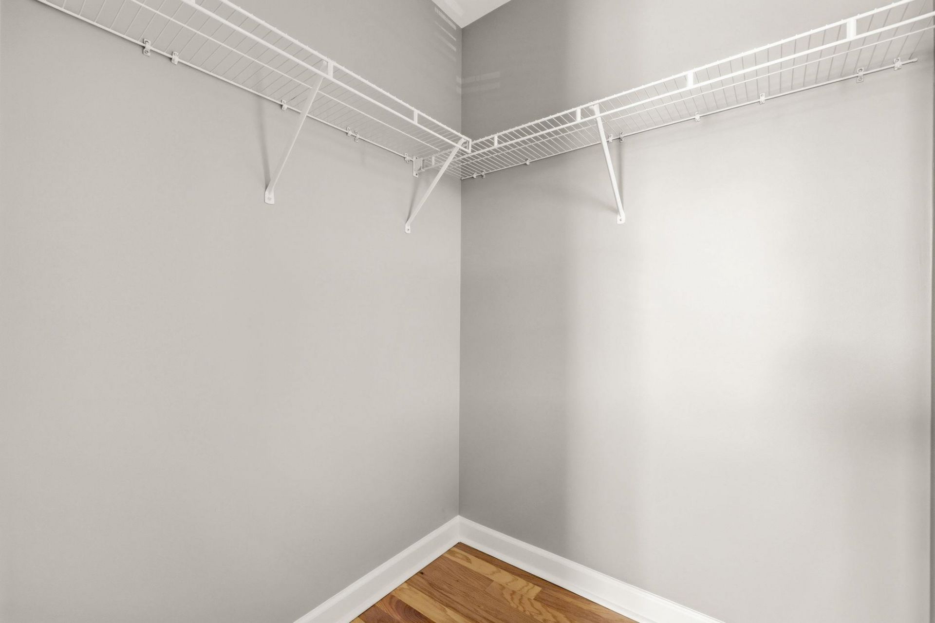 1696 Essex Way Photo 30