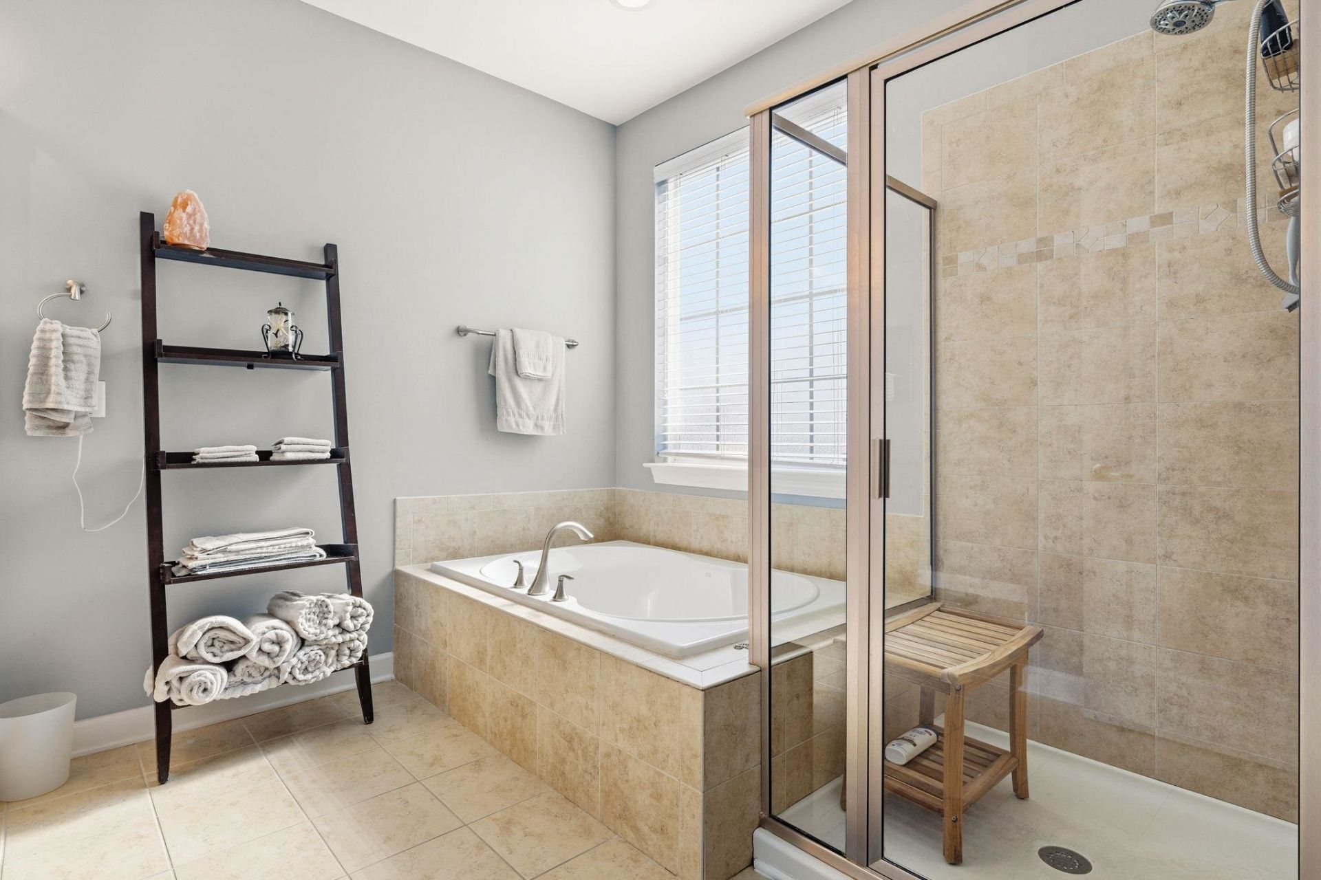 1696 Essex Way Photo 34