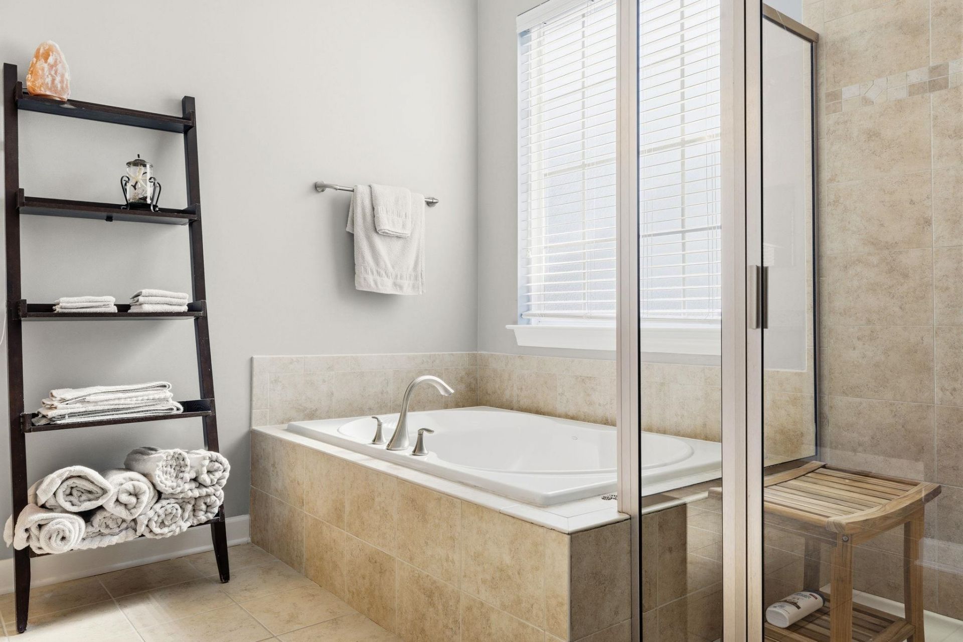 1696 Essex Way Photo 35