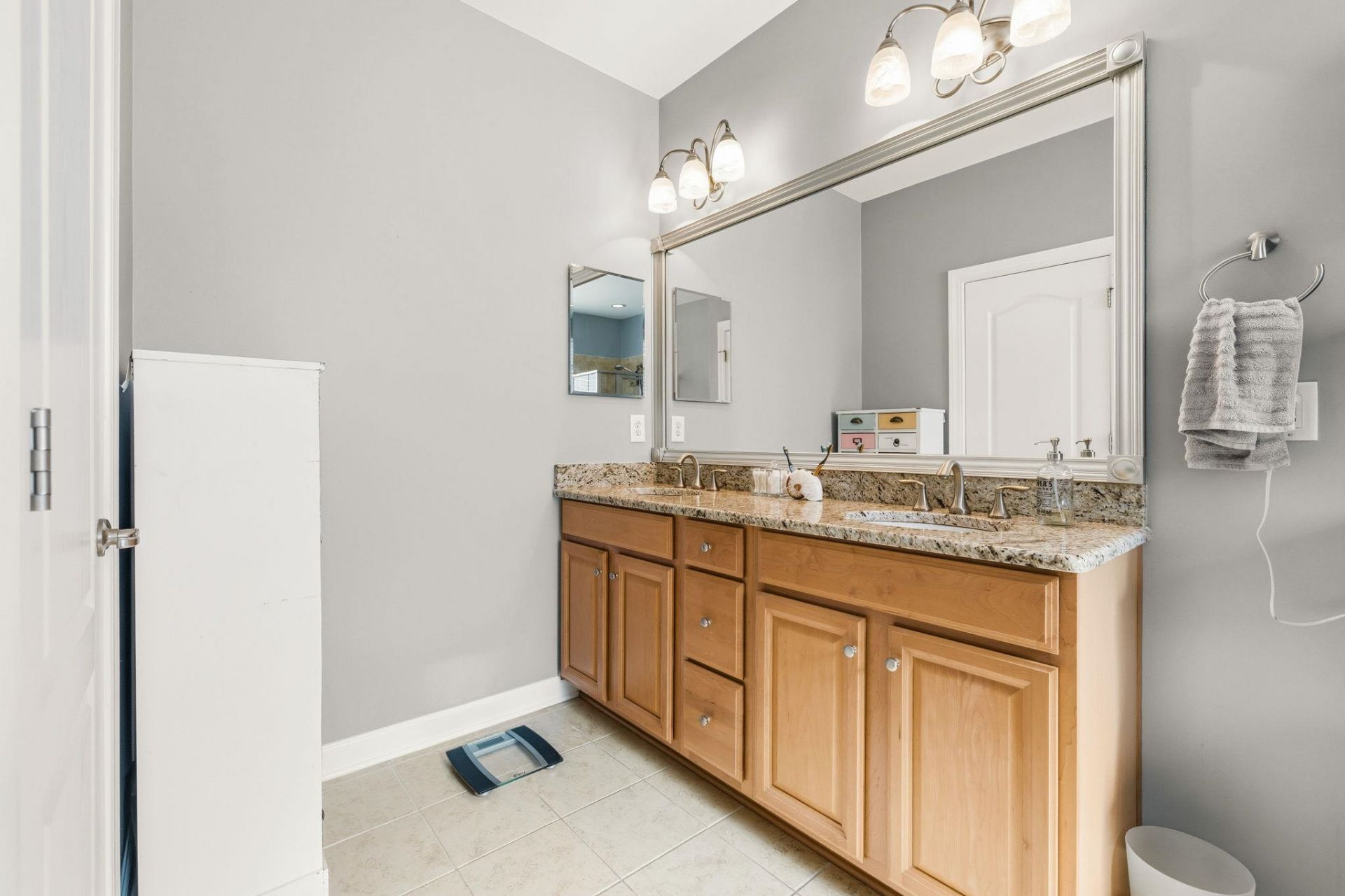 1696 Essex Way Photo 36