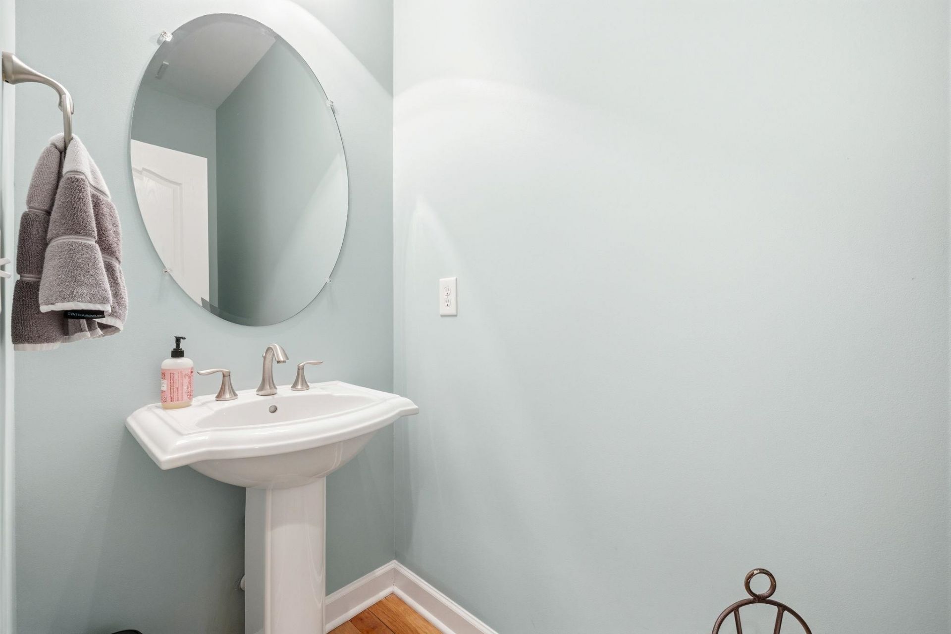 1696 Essex Way Photo 37