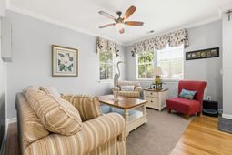 1696 Essex Way photo 4