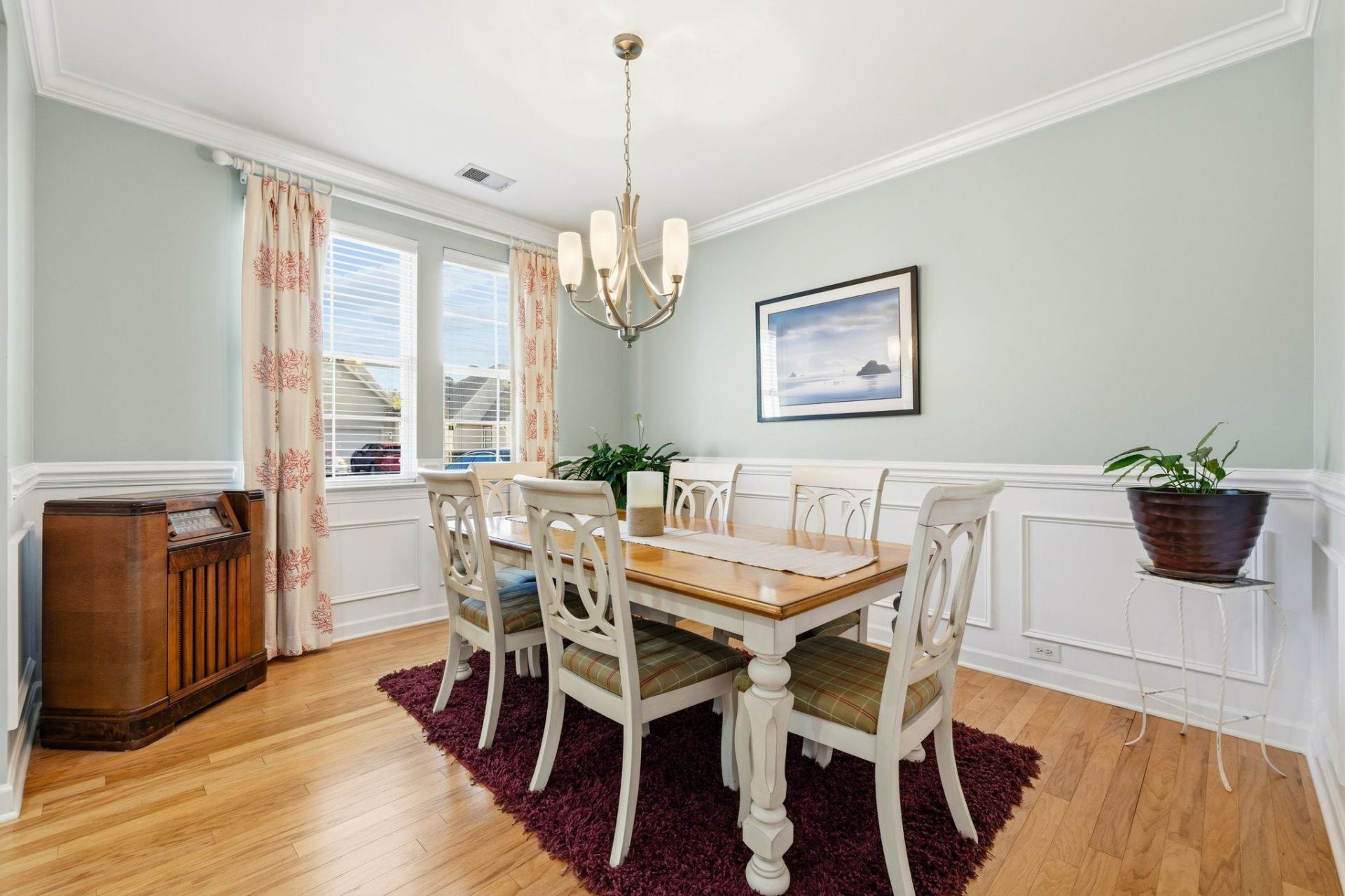 1696 Essex Way Photo 6