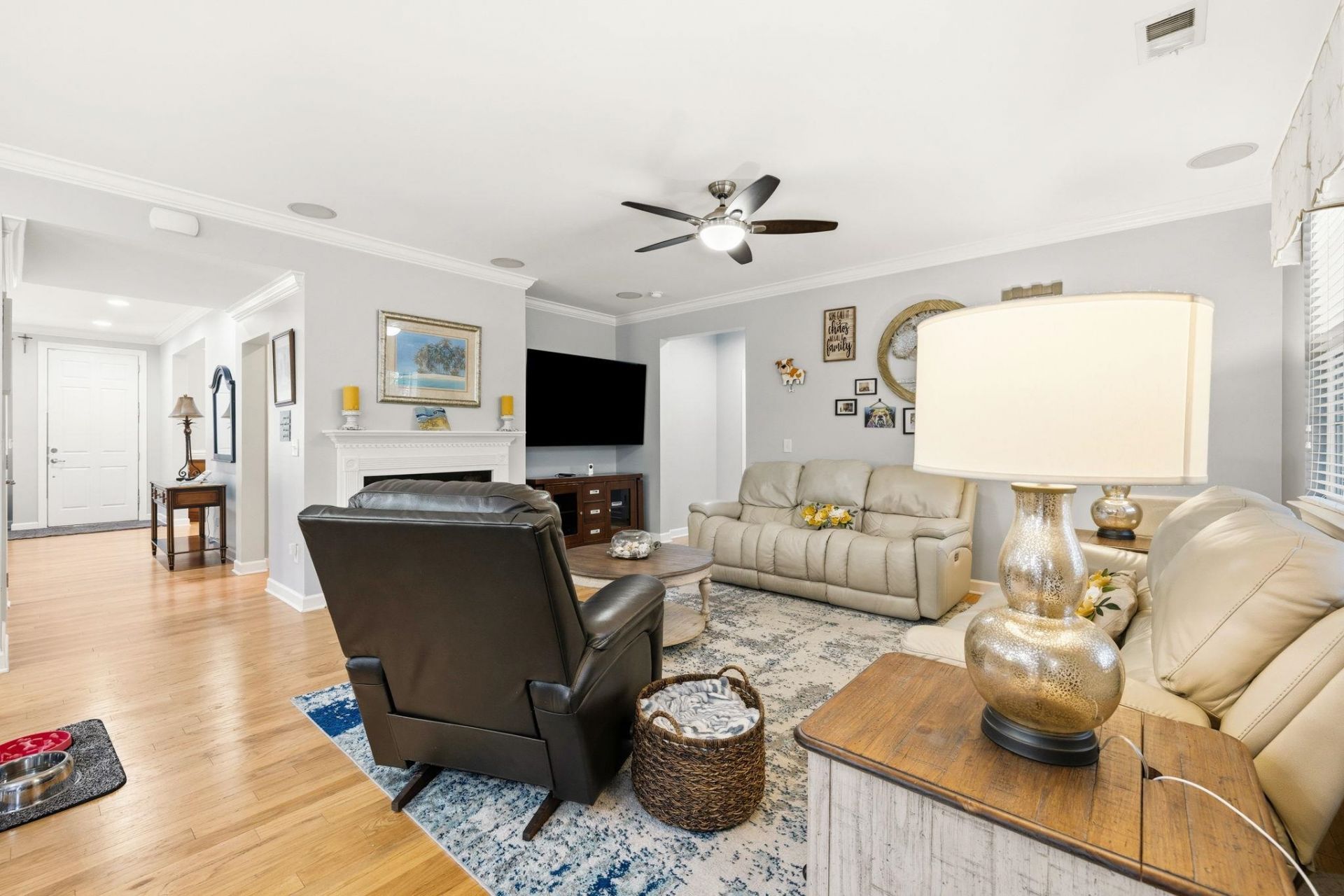 1696 Essex Way Photo 9