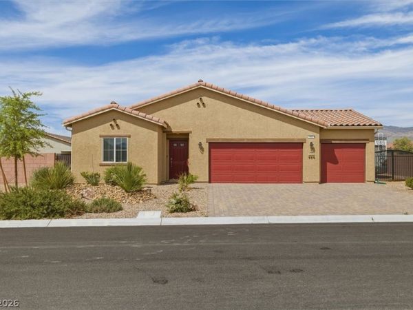 182 E Hawk Avenue , Pahrump, NV 89060