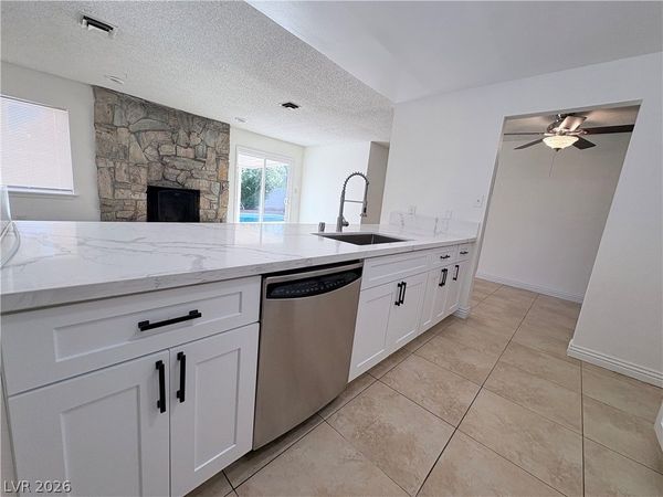 1575 Cherokee Lane , Las Vegas, NV 89169