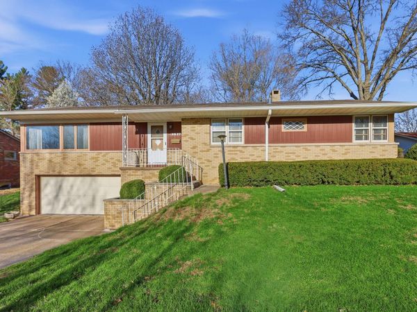 3537 49th Street , Moline, IL 61265