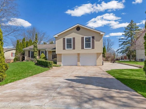 649 Greenbrier Lane, Crystal Lake, IL 60014