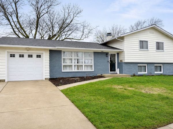 6418 Bradley Drive , Woodridge, IL 60517