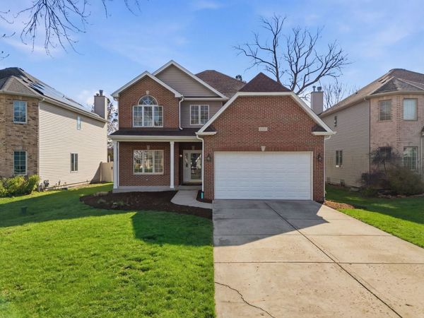 1415 S Addison Avenue , Lombard, IL 60148