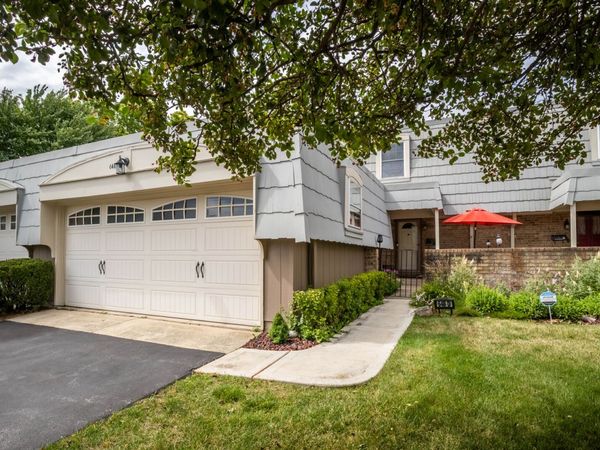 648 Dauphine Court , Unit D, Elk Grove Village, IL 60007