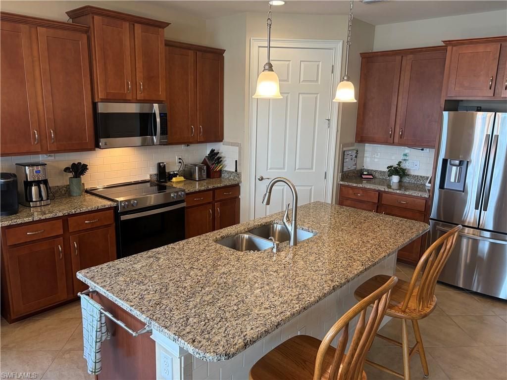 3156 Amadora Cir, Cape Coral, FL 33909 Photo