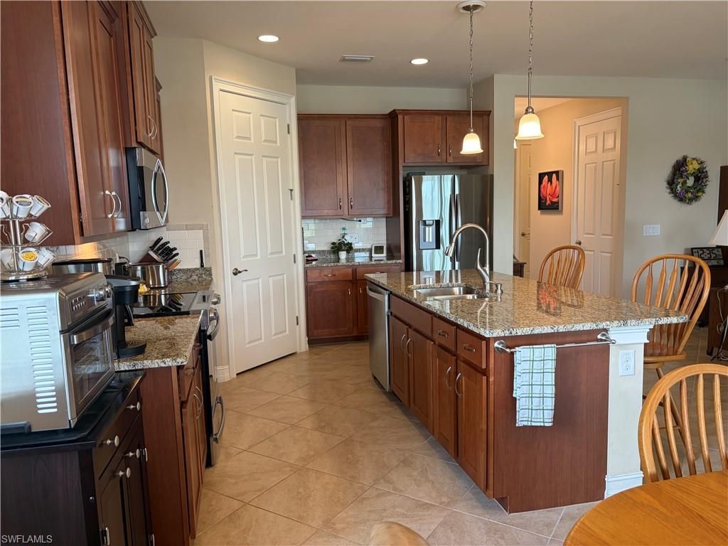 3156 Amadora Cir, Cape Coral, FL 33909 Photo