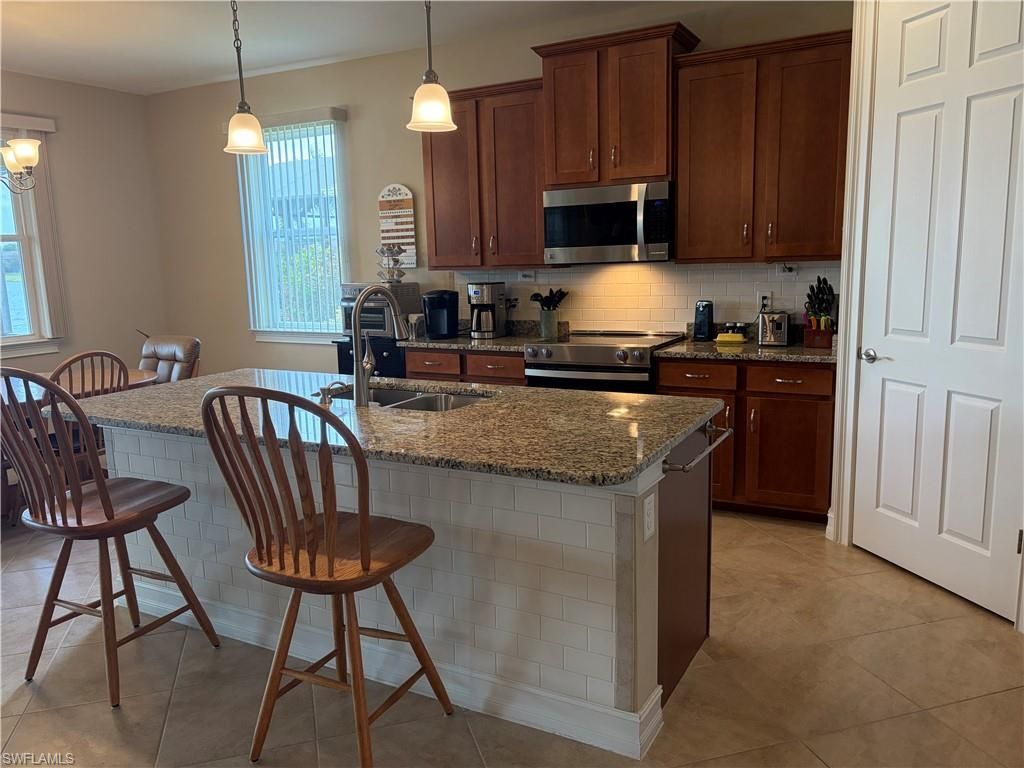 3156 Amadora Cir, Cape Coral, FL 33909 Photo