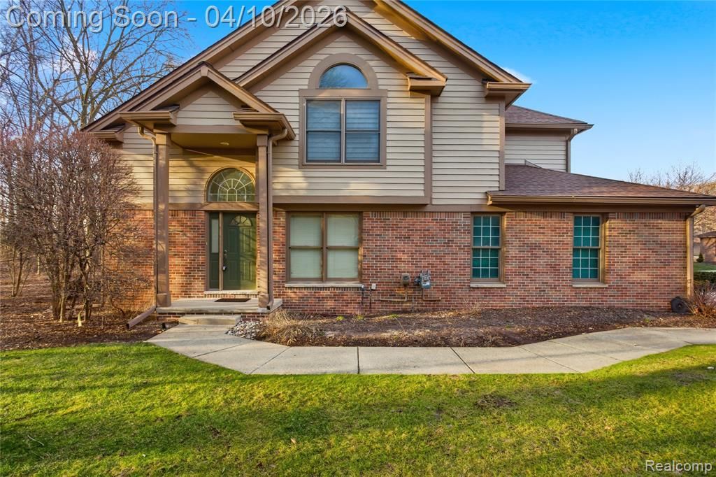 5351 Royal Vale Lane, Dearborn, MI 48126 Main Photo