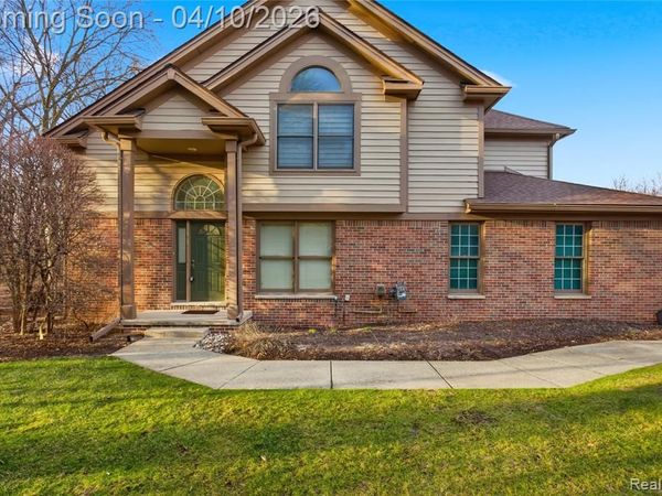 5351 Royal Vale Lane, Dearborn, MI 48126