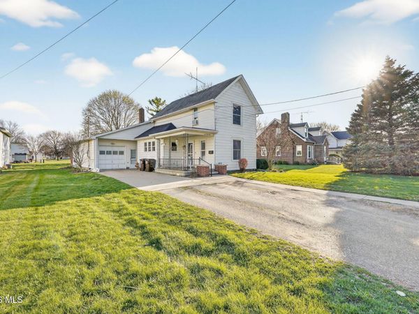 645 W Madison Street , Gibsonburg, OH 43431