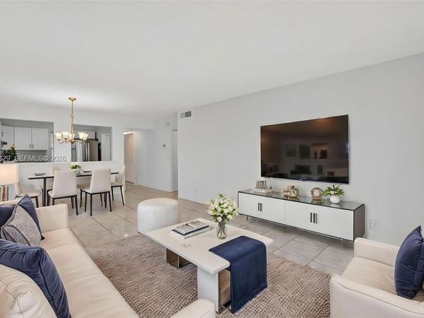 2821 Somerset Dr, Unit 302, Lauderdale Lakes, FL 33311