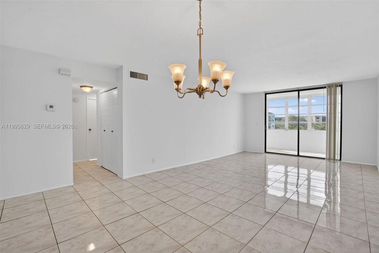 2821 Somerset Dr, Unit 302, Lauderdale Lakes, FL 33311 Photo