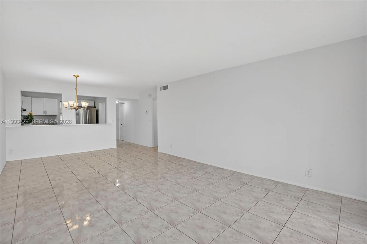 2821 Somerset Dr, Unit 302, Lauderdale Lakes, FL 33311 Photo