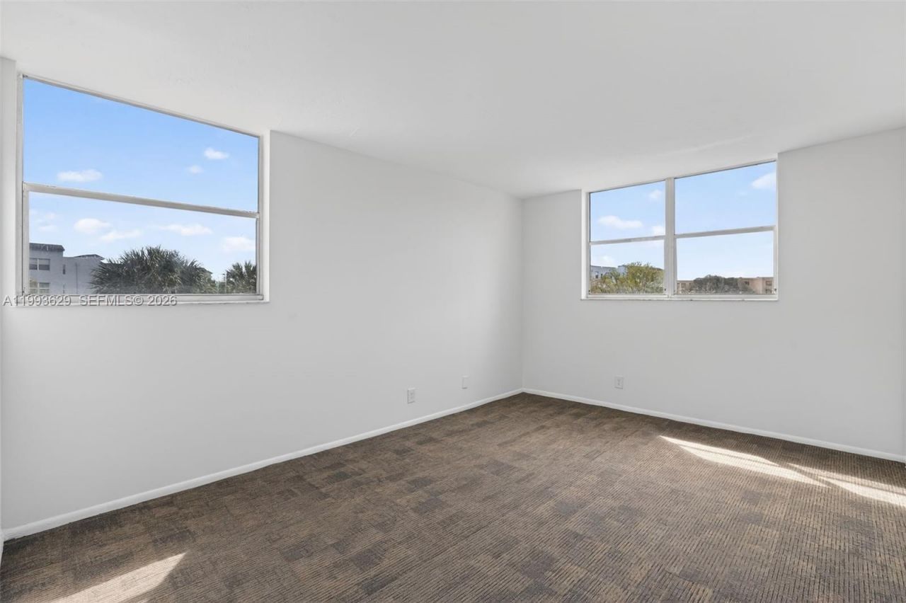 2821 Somerset Dr, Unit 302, Lauderdale Lakes, FL 33311 Photo