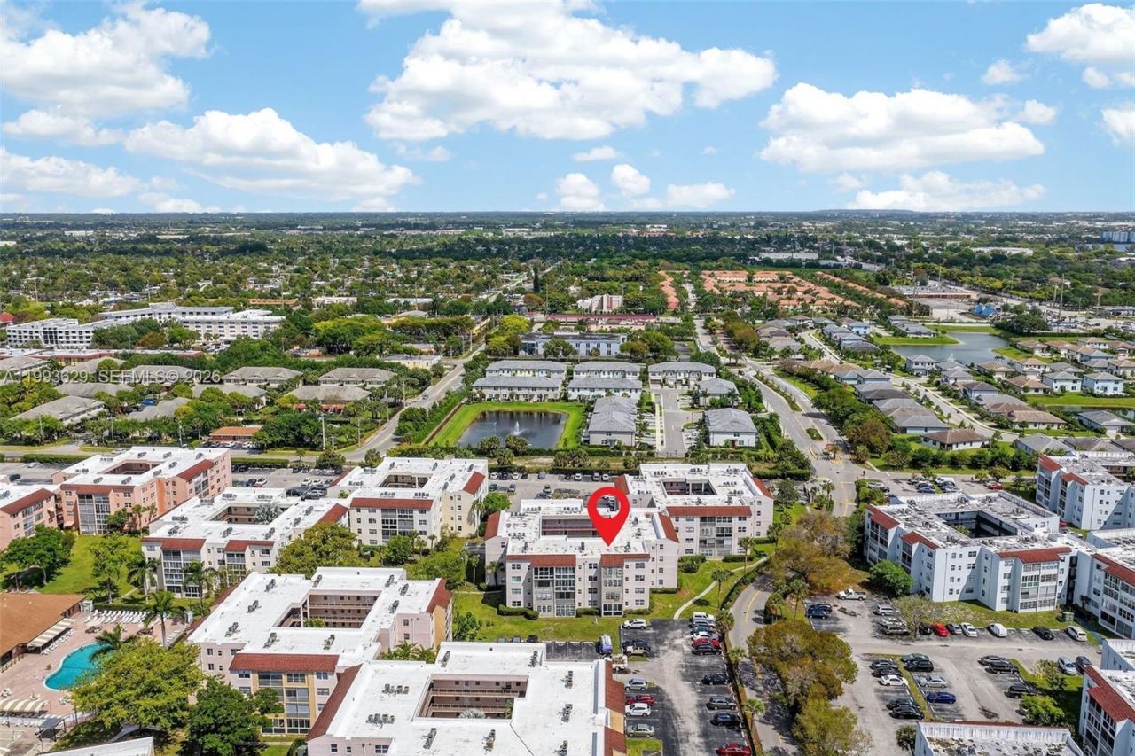 2821 Somerset Dr, Unit 302, Lauderdale Lakes, FL 33311 Photo