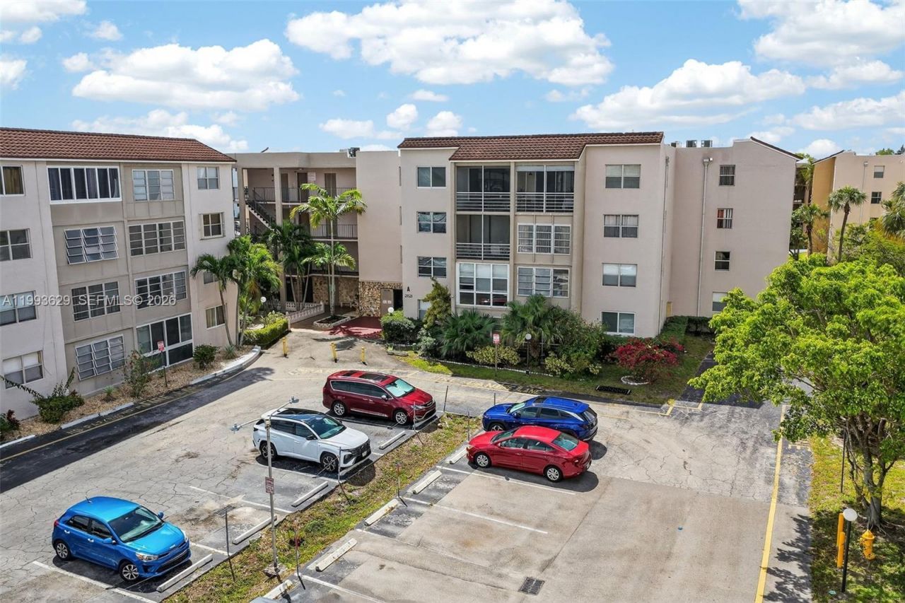 2821 Somerset Dr, Unit 302, Lauderdale Lakes, FL 33311 Photo